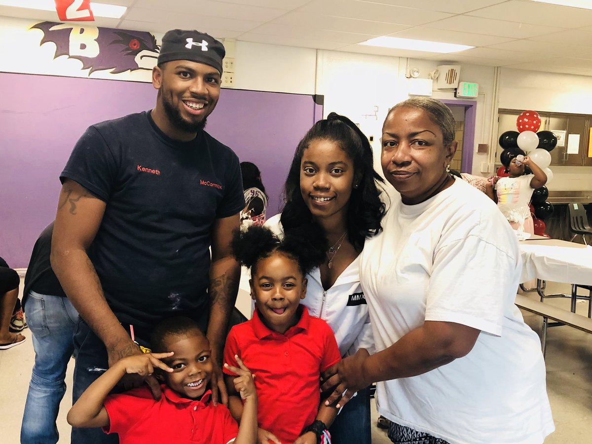 beechfield_m's tweet photo. Another successful turn out for our Pastries With Parents Event! Scholars were able to enjoy breakfast with their parents and celebrate a wonderful school year! Thank you to all our BEMS families for coming out to support your scholars success. 🍩
@BaltCitySchools https://t.co/acKldBa6Ju