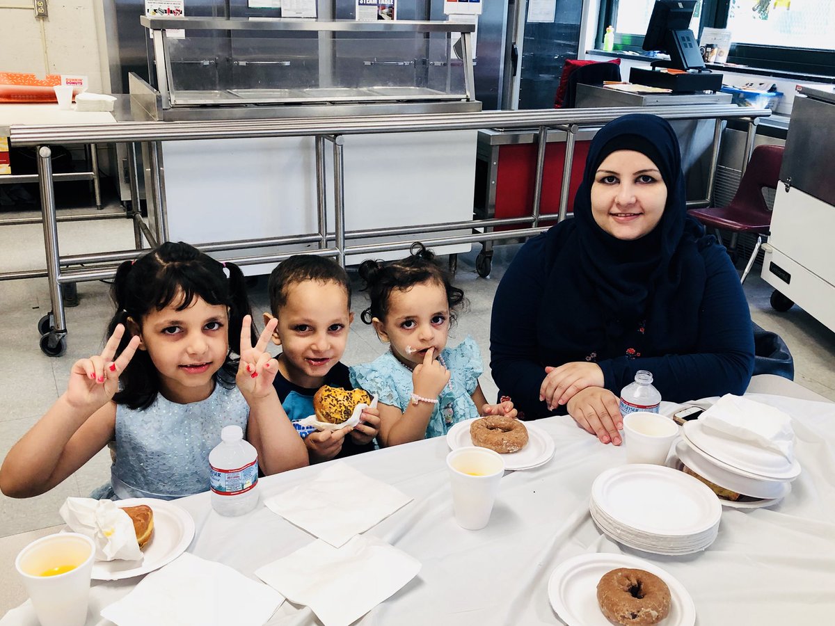 beechfield_m's tweet photo. Another successful turn out for our Pastries With Parents Event! Scholars were able to enjoy breakfast with their parents and celebrate a wonderful school year! Thank you to all our BEMS families for coming out to support your scholars success. 🍩
@BaltCitySchools https://t.co/acKldBa6Ju