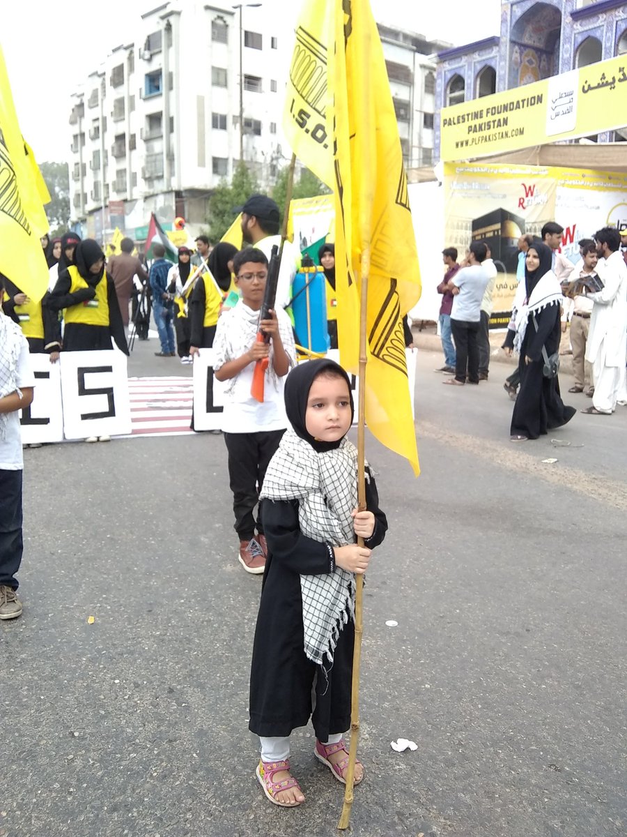 ShiaTimespk's tweet photo. Thousands Of #Shiite Are Gathered at the Central Street of #Karachi,#Pakistan To Mark International #AlQudsDay In the Solidarity With #Palestine's Muslims.
And Chanting the Slogans Against #Israel.
#QudsDay4Return https://t.co/biHF6jgpZC