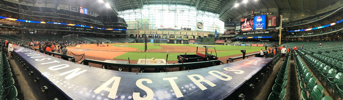 TBigger's tweet photo. We had a great time hosting our @KodakPrint customers and prospects in Houston during the Astros game at the Minute Maid Park. Really looking forward to Milwaukee and Ft. Lauderdale in the next few weeks. #TakingPrintFurther #KodakVIPEvent #PrintForGood https://t.co/iI50hCA5n3