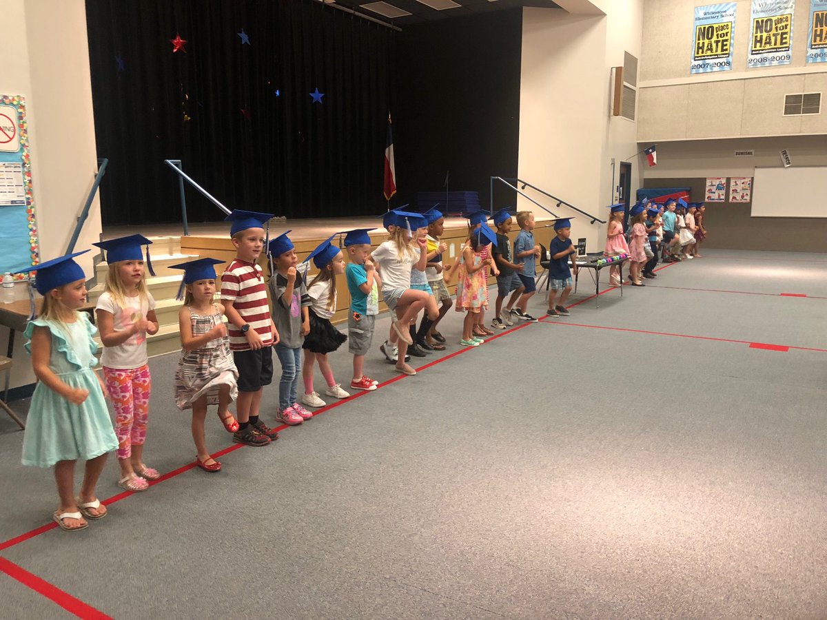 NikiPrindle's tweet photo. Goodbye kindergarten! Hello first grade! #beWSE https://t.co/Dm2da9Fbu0