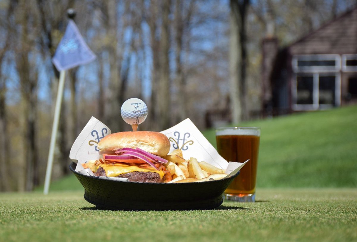 Can't wait for @HVResortPA's #FairwayFridays tonight! It's build your own burger night! 🍔🍺
#LifeatHiddenValley #MountainLifeisCalling