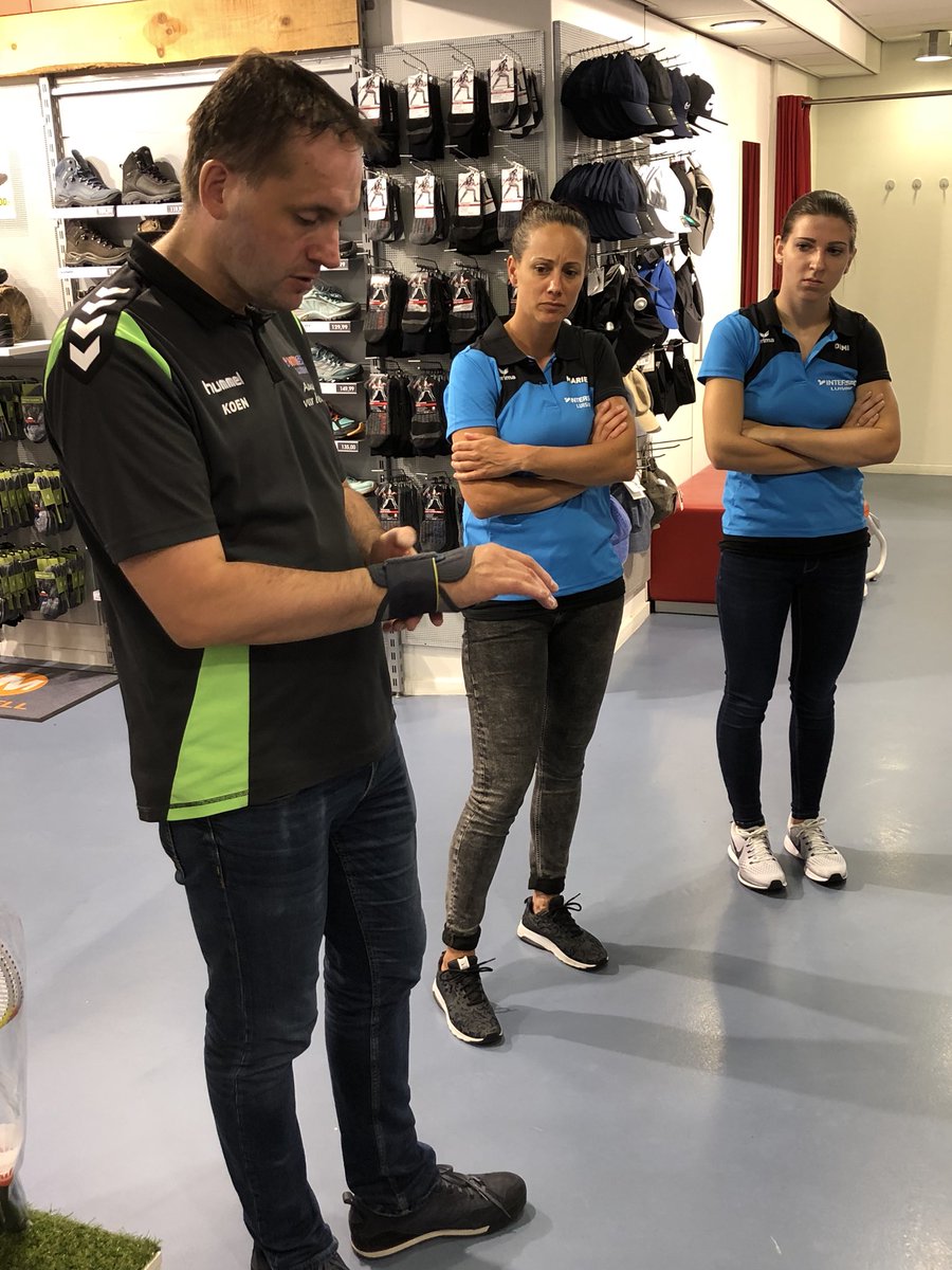 Piri_Sport's tweet photo. Vandaag trainen we het verkoopteam van Intersport Luising in Zevenaar. Vanaf nu mogen zij zich Push Sports Expert Dealer noemen, altijd het beste advies bij aankoop van een Push Sportsbrace! #IntersportNL #Intersport #Zevenaar #PushSportsBrace #PushBraces #PushSports #blessure https://t.co/5Ftr1d1tF2
