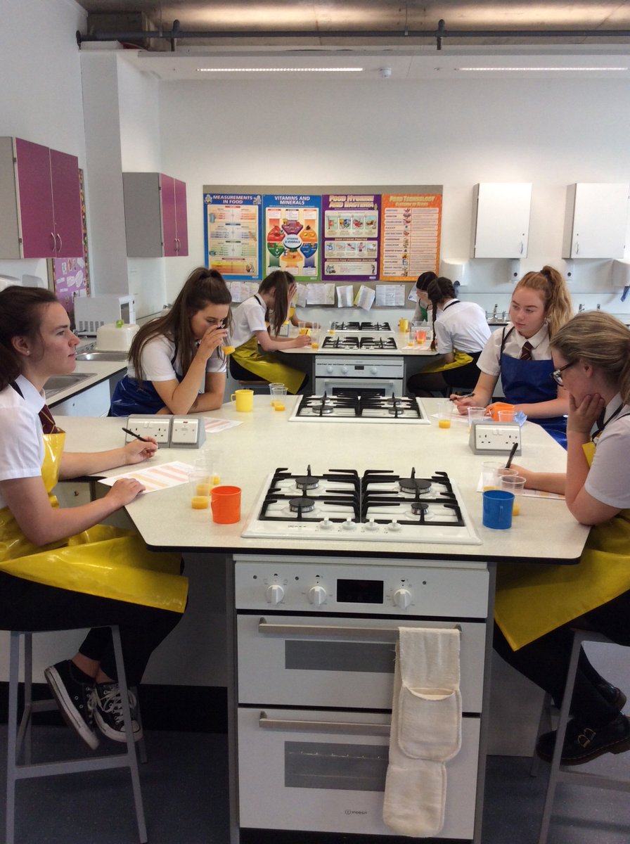 HarrisHomeEc's tweet photo. Pictures of our Nat 5 & Higher HFT pupils. They were completing some sensory analysis of orange juice and chocolate. π« π π΄
#sensoryanalysis #nationalqualification #activelearning https://t.co/h6VRX9WLYR