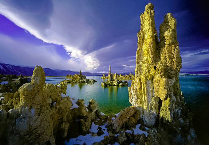travbells's tweet photo. Surreal Mono Lake, California https://t.co/HEFS56AfpP