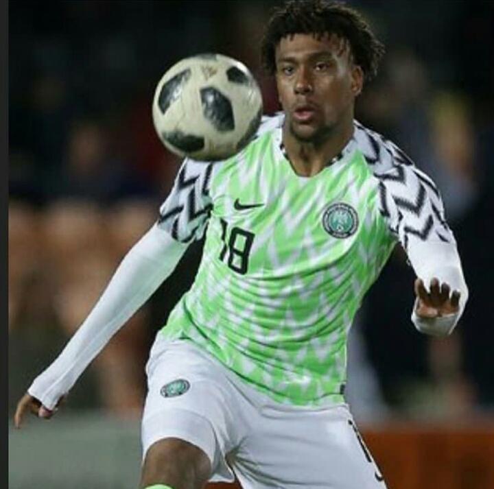 Marapolsa's tweet photo. Who's more of a better player?

RETWEET for Alex Iwobi
LIKE for Dele Alli https://t.co/zKbV4K98t6