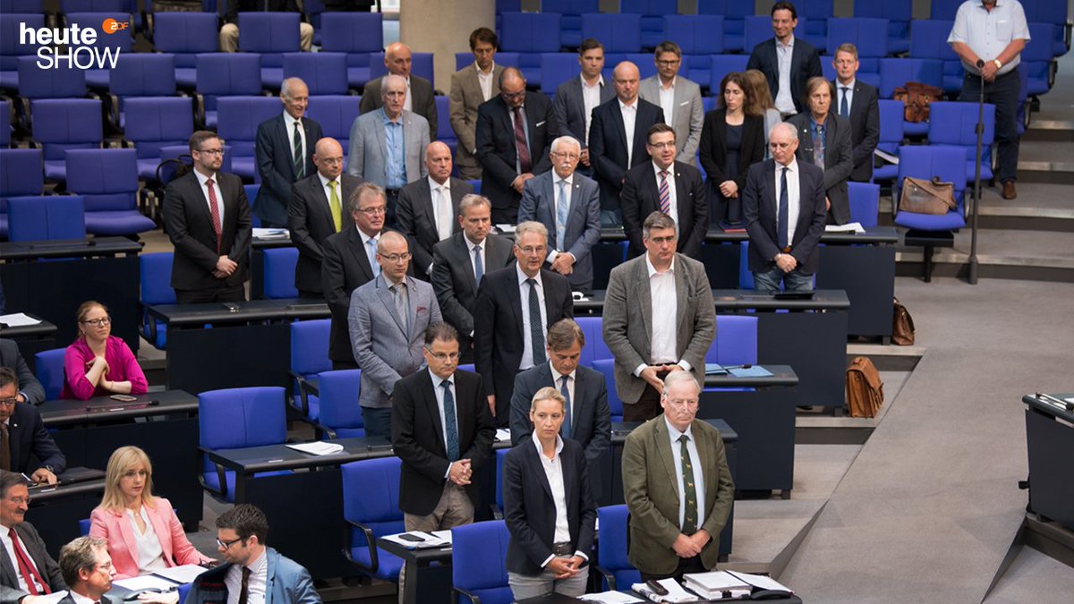 heuteshow's tweet photo. „Und jetzt stehen bitte mal alle auf, die gerne Tote für politische Zwecke instrumentalisieren.“ #Susanna #AfD https://t.co/JC3C4hP2NV