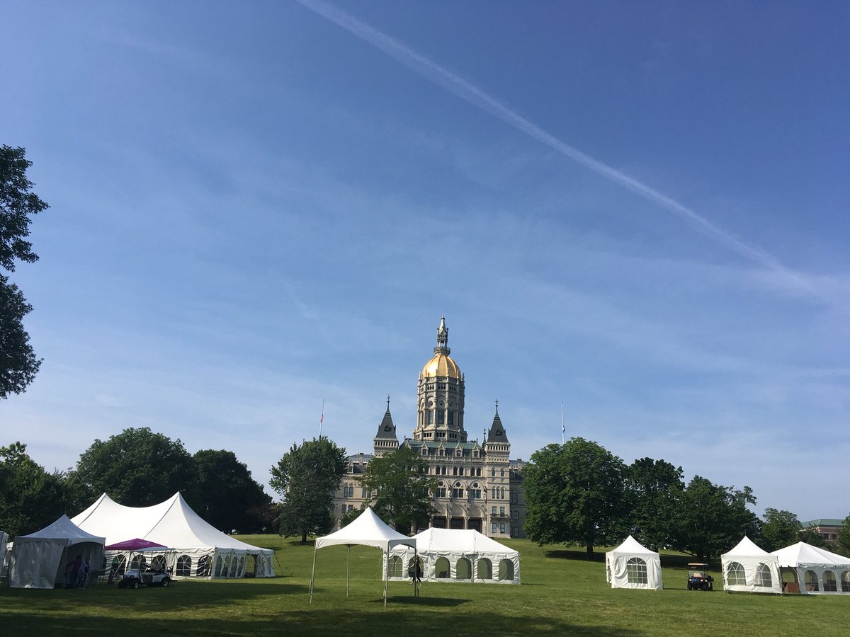 Eventage's tweet photo. Beautiful morning @BushnellPark to load in for @KomenNewEng More Than Pink Walk! #eventage https://t.co/iiTxBHO9Z5