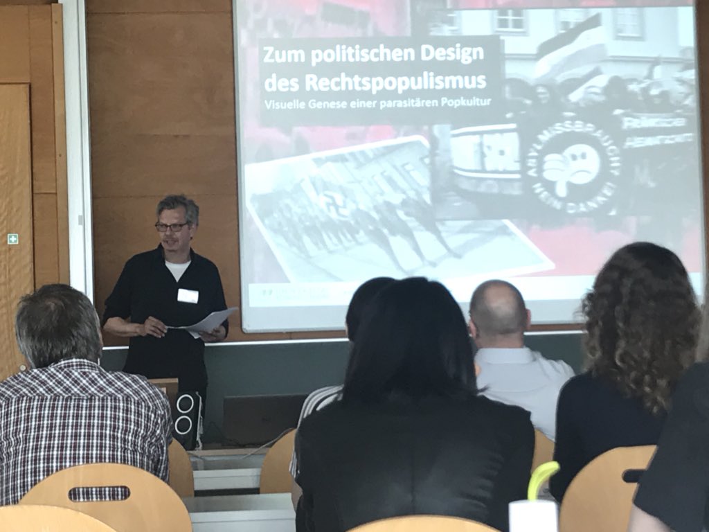 rhetorik18's tweet photo. Ein ganz spannender Vortrag ‘Zum politischen Design des Rechtspopulismus‘ von PD Dr. Stefan Meier mit anschließender anregenden Diskussion
#AVRhetorik18 #UniversitätKoblenzLandau #BrisanteDiskurse #Kommunikationsdesign https://t.co/0lBuLfYwOl