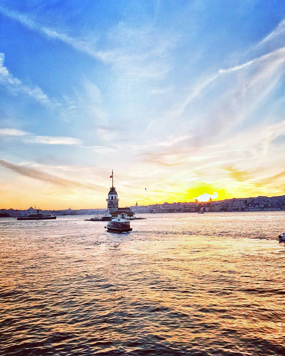 It's fitting that all of Istanbul's beauty meets in the middle of Bosphorus at the incredible #MaidensTower. #Kızkulesi #IstanbulDay

📷 estetikgezgin / IG
