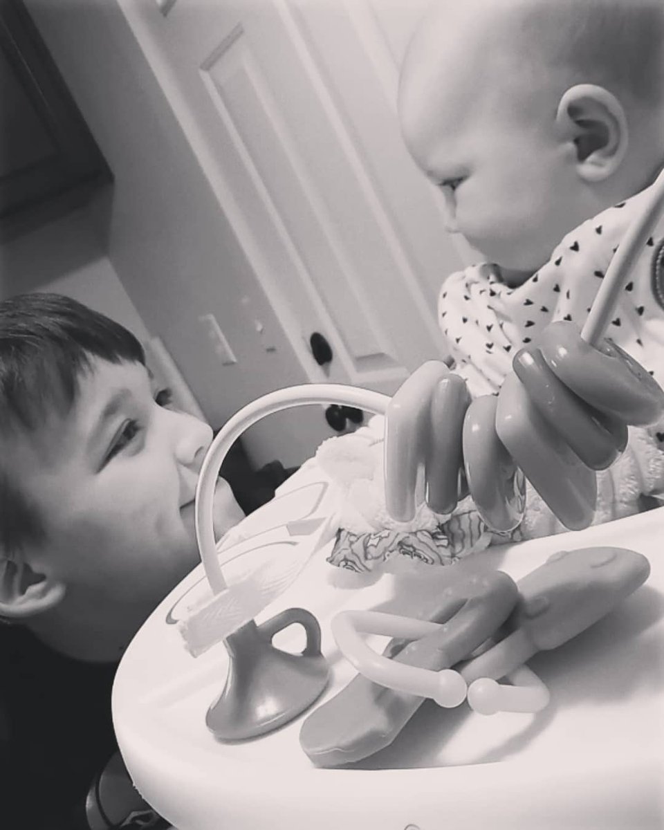 MontanaMathias's tweet photo. Who's obsessed with her brother ❤ https://t.co/ODajL4A7CM