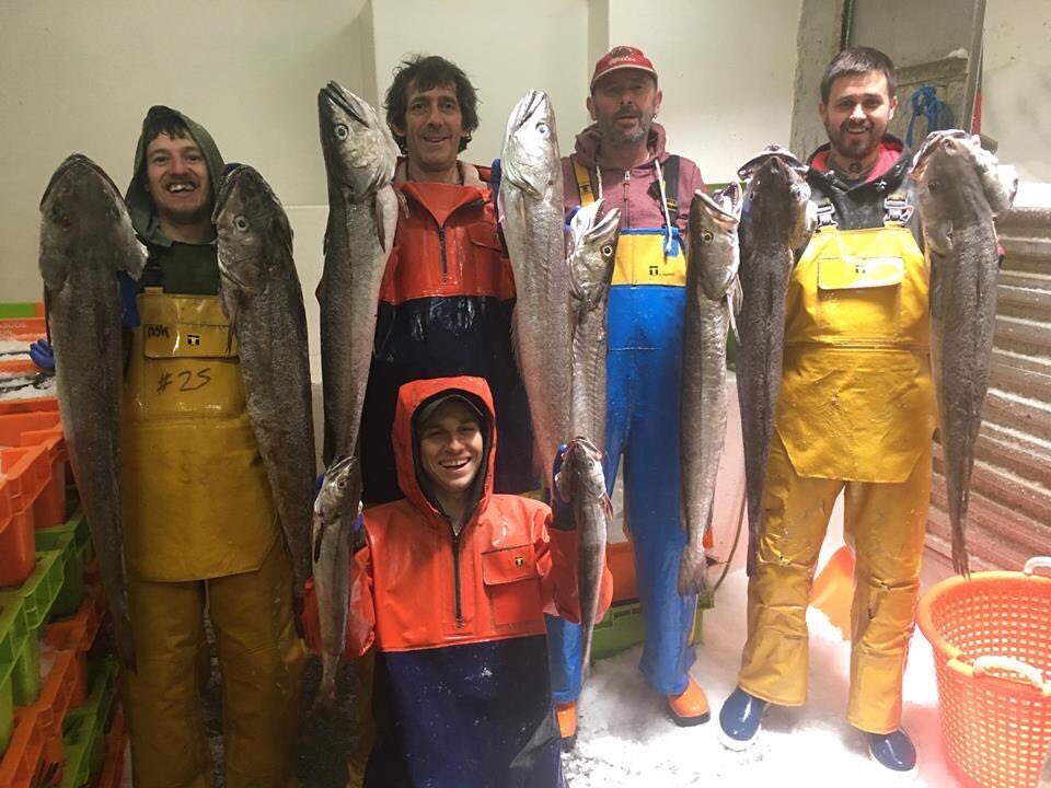 NewlynFishing's tweet photo. WoW!!..Whould you look at those Beauties!!..( Obviously the Fish not the motley crew).. Sustainably Fished @MSCintheUK #CornishHAKE NOW at your #FishFriday / Sat #LocalFishmonger #FishChipShop @FisheliciousUK @NFFF_UK https://t.co/sYAjO2EAC6