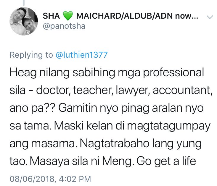 Cherrios___'s tweet photo. Masaya sila? Sinong sila? Ang alam ko, yung “SILA” eh yung mga kuya niya sa brgy. Alam ko si Maine masaya siya sa brgy at malungkot kapag nasa broadway. Na-mi-miss niya yung mga kuya niya pag hiwalay sila. 😂 

Clingy baby sister si Maine. 💛 https://t.co/7sYhb63n7j
