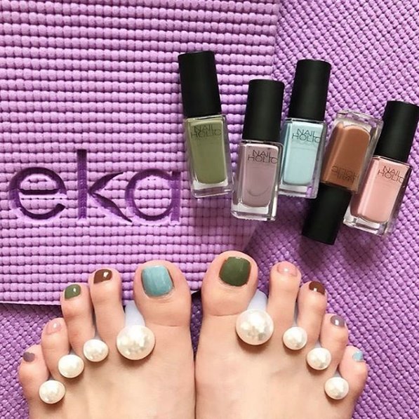 DipIntoPretty's tweet photo. Colorful Friyay #pedicures! #repost #weekendtime #beauty https://t.co/h0UIUNN0f4