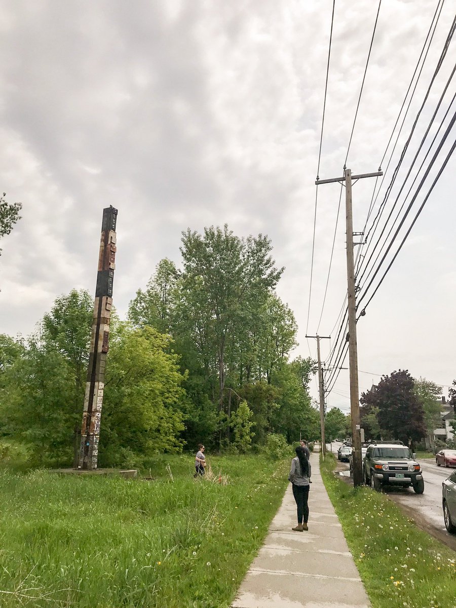 GDSassociates's tweet photo. World’s Tallest Filing Cabinet @GoBurlingtonVT  …What is the proper clearance to the power line? #Burlington #NESC #HiLineGuy #BeSafe #GDS https://t.co/7g7lVequlO