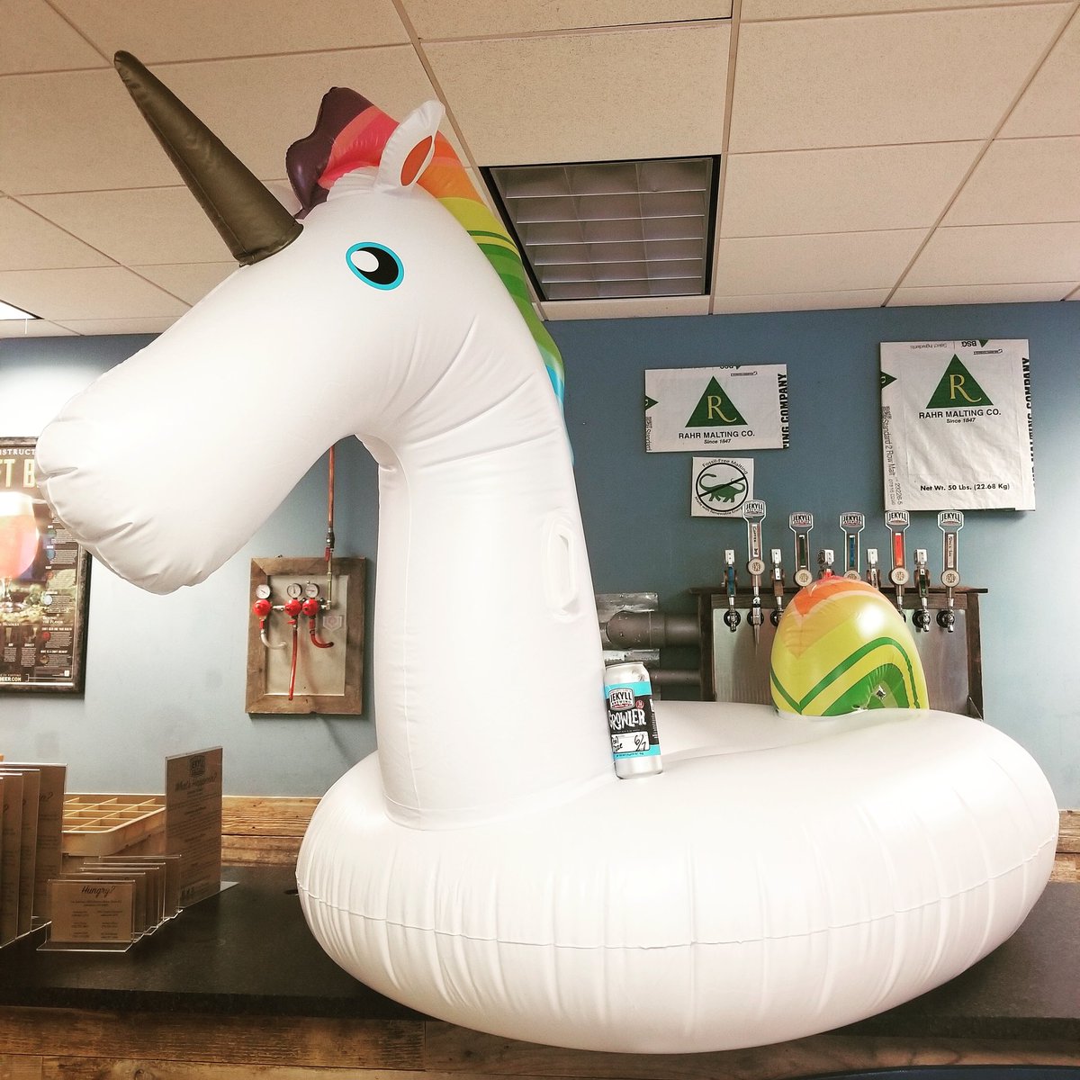 TheThirstyCPA's tweet image. Had a great time meeting so many folks within the #atlanta #tech industry at the #Tech400 mixer tonight @jekyllbrewing. Even got to take home a #crowler of Pool Daze
#craftbeer #beer #drinklocal #localcraft #shandy #staythirsty #beerenthusiast #beersofinstagram