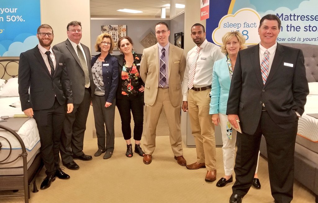 BGSleepCoaches's tweet photo. Congratulation's to #NewEngland's most recent new hire team @raymourflanigan ! This group came in  filled with sleep #knowledge so I am certain they will shine in the #bedding gallery! #sleepfuelseverything #sleepfuel #bedgear #getfit #sleepsystems #sleep @BEDGEAR @HollyBedgear https://t.co/AXkDkTLJCQ