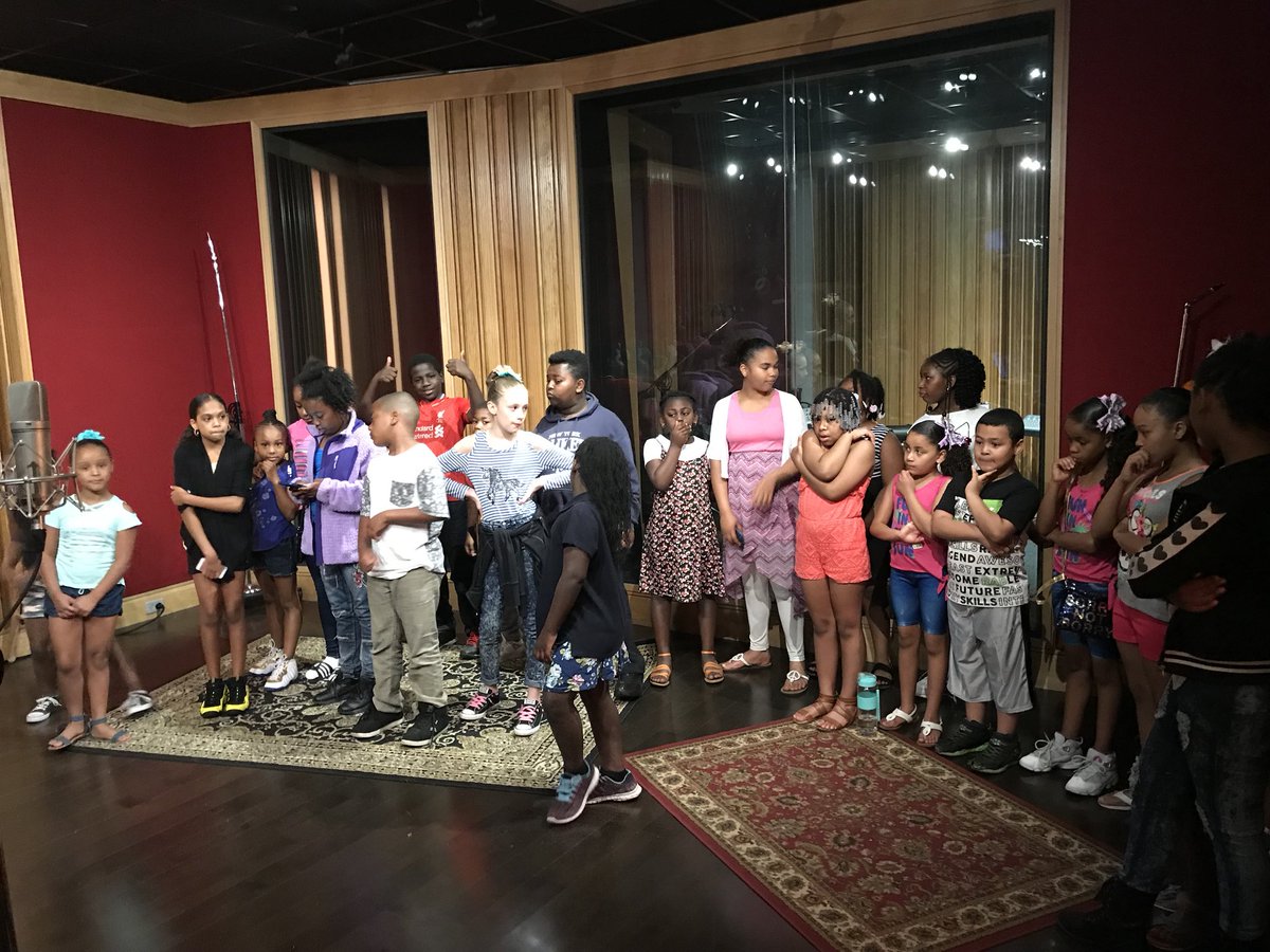 SeymourRedW's tweet image. Seymour 3,4,&amp;amp;5 graders recording for SCSD’s New Attendance Song/Campaign for 2018-2019 @SyracuseSchools @SCSDArts @mrdorseysmusic #redwolves #onthehuntforexcellence @subcatstudios