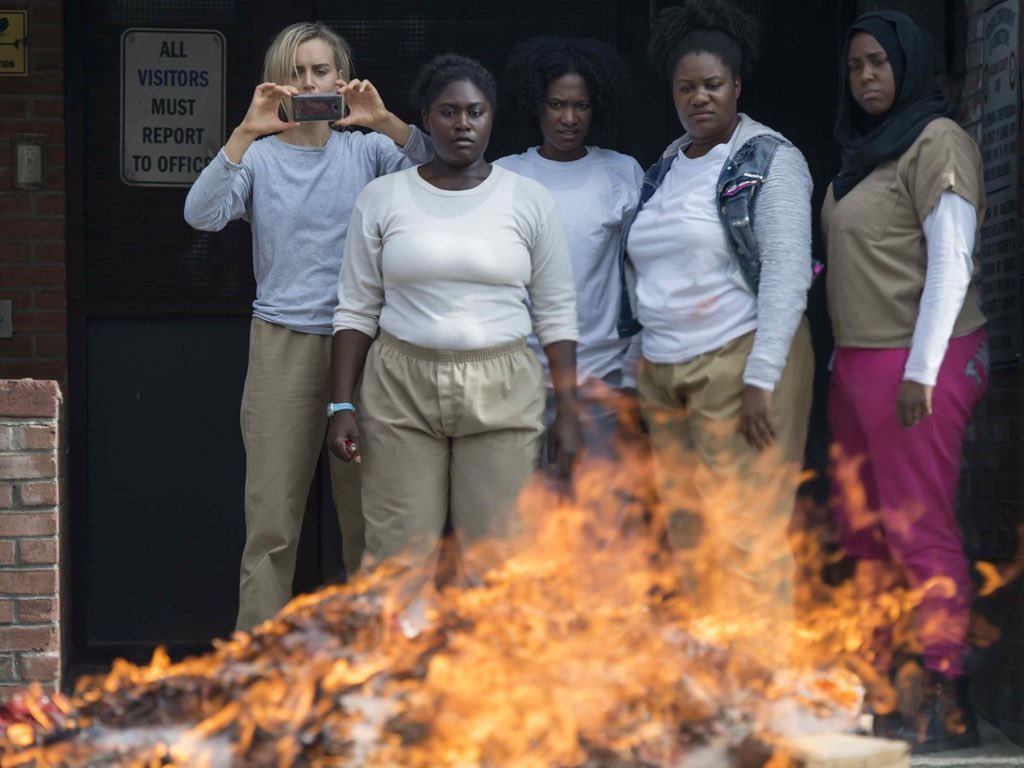 chandlerbingsx's tweet photo. Who’s excited for season 6?!! 

Here’s a few throwbacks to season 5 to get y’all in the mood... 

#OITNB https://t.co/k5Q6XoRVhR