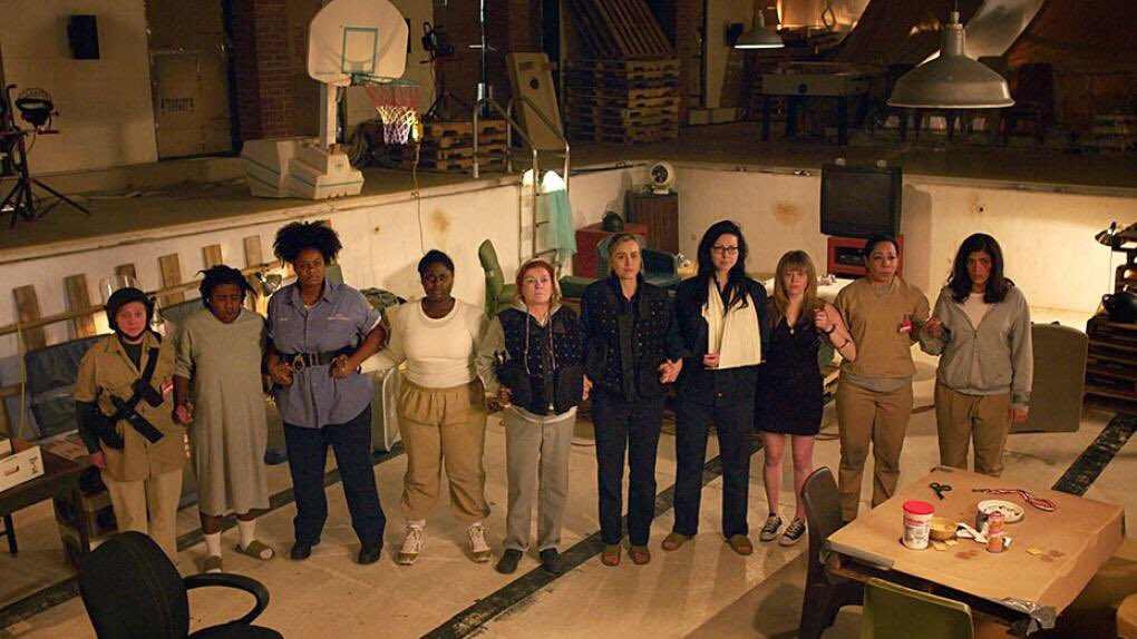 chandlerbingsx's tweet photo. Who’s excited for season 6?!! 

Here’s a few throwbacks to season 5 to get y’all in the mood... 

#OITNB https://t.co/k5Q6XoRVhR