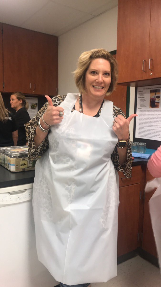 rdill71's tweet photo. Jennifer’s trying to make me a good housewife 😂@Jenniferkemp73 https://t.co/1utmVFtHom