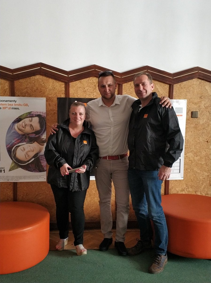 MrSoltysiak's tweet photo. #RazemNa1Linii Zawsze miło witać kolegów i koleżanki z innych działów firmy tutaj na 1 linii :) @Orange_Polska #Wrocław #OneTeam https://t.co/GnxYUYpeQL