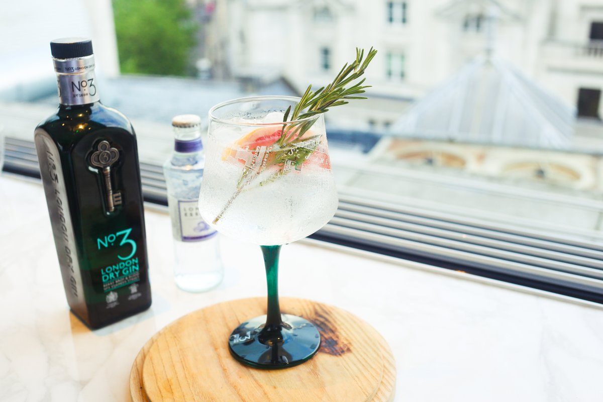 londonessenceco's tweet photo. Taking in the views at @TheTrafalgar with No.3 Gin topped with our Grapefruit & Rosemary tonic. #WorldGinWeek https://t.co/sRsC3Obiqq