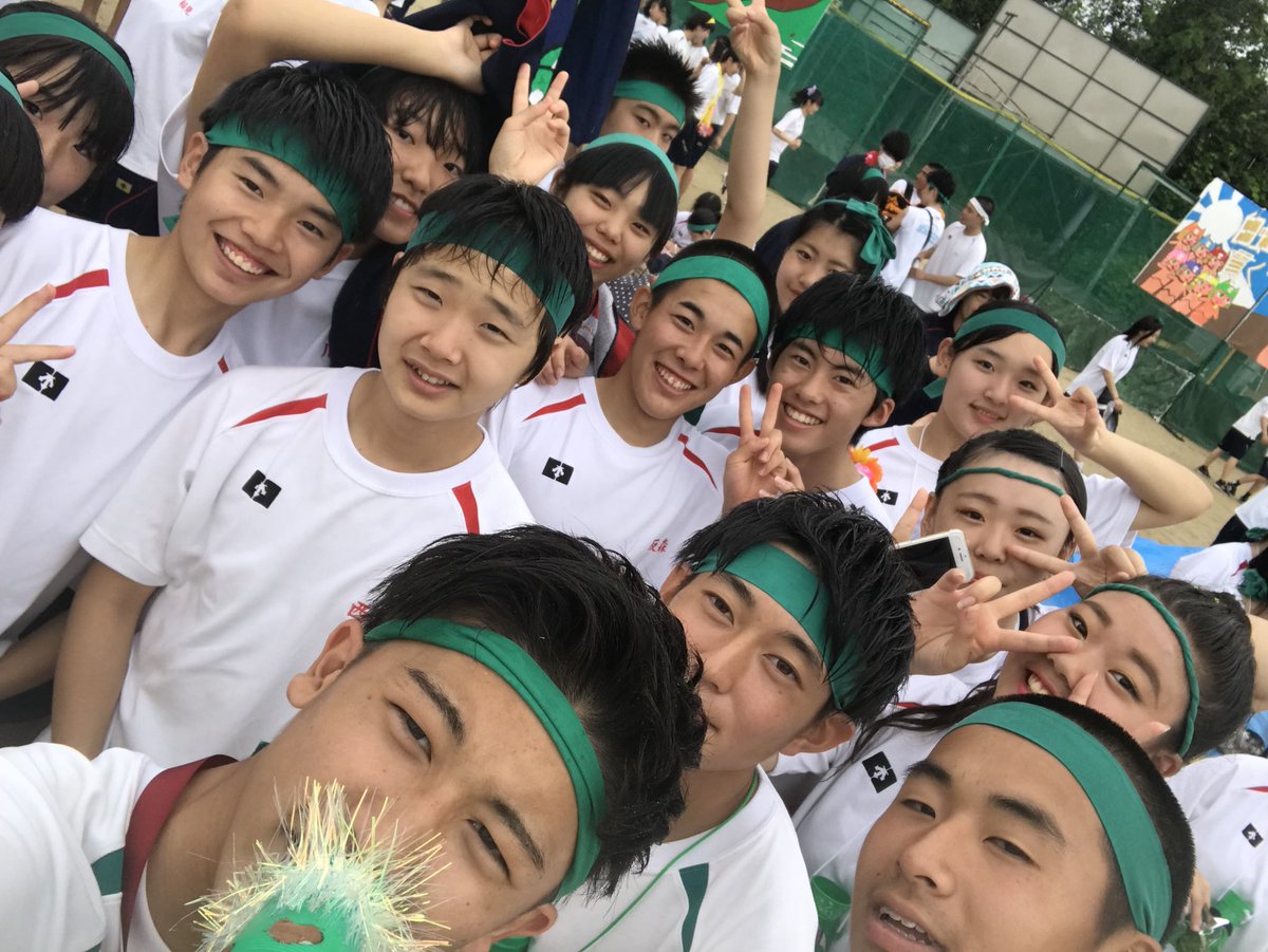 matsunobuki's tweet photo. 体育祭
✅🧤緑団🥗🚛
雨でなんかスッキリ終わらんかったけどやってる時はめっちゃ楽しかったし、ほぼ優勝や！！全学年の7組ありがとう！ダンス考えてくれた人たちたりがとう！1.2年の応援チーフ4人ありがとう！副団長ありがとう！
団長してよかった😊

みんなに写真届け

写真撮ってくれた人おくって🙌 https://t.co/svVe4TTePa