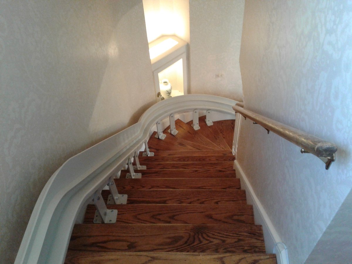 LifewayChicago's tweet photo. Check out our most recent Bruno Independent Living Aids custom curved stair lift installation!
Proud to provide another family with a safe and easy way to get up and down the stairs at home. #Stairlifts #EHLS #Bruno #Safety
https://t.co/HmqYCjacq1 https://t.co/FIu1Fcyens