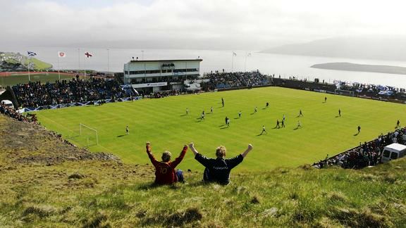 FaroeOlympic's tweet photo. The #FaroeIslands U21 men's #football team is in action today, taking on #Finland in their @UEFAUnder21 2019 Championship qualifier in picturesque Toftir Stadium 👇
#GoFaroe 🇫🇴 https://t.co/oBpqx23yzO