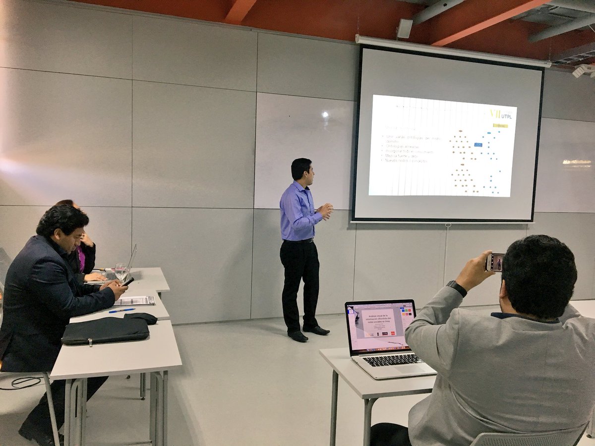 utplinvestiga's tweet photo. @stalin2309 presenta su trabajo de fin de titulación “Minería de Datos” en eventos VII #InvestigaUTPL II #InnovaUTPL #OpenData https://t.co/fv7xrfCbFL