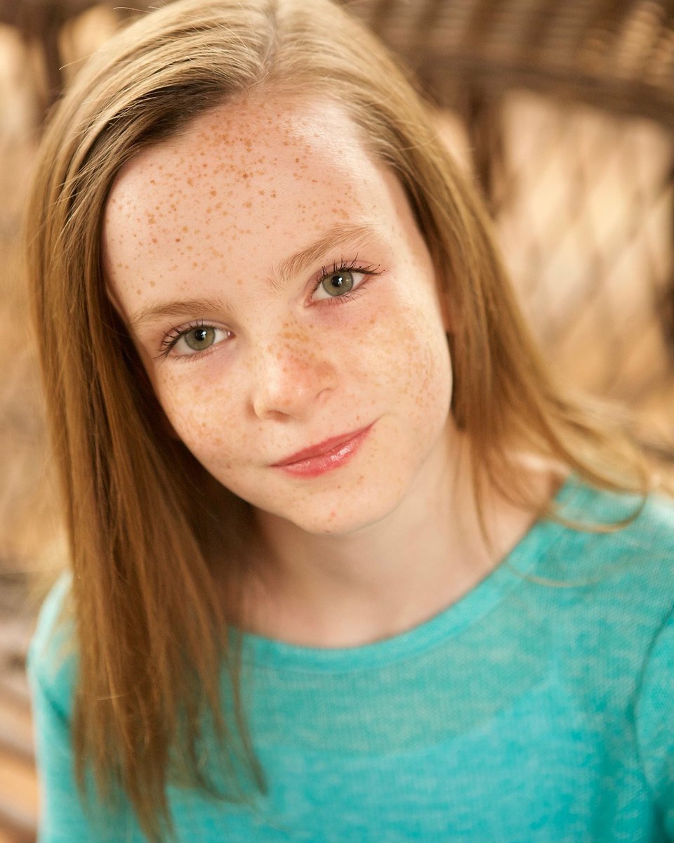 Playing Jane Banks, EMMA ANDREWS, 11, is thrilled to be making her Lyceum debut!  Regional credits include two seasons as Belinda Cratchit in A Christmas Carol (Kansas City Rep), Workhouse Youth in Oliver! (Musical Theater Heritage), Soloist in Musical Monday (MTH).