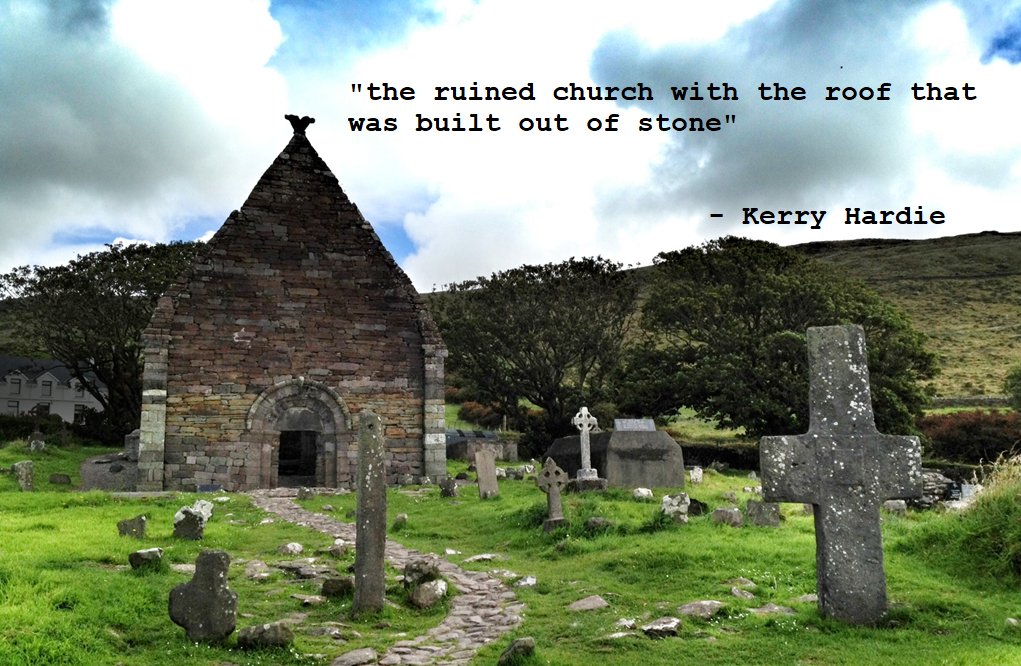 Cill Maoilchéadair dar le Kerry Hardie: 'the ruined church with the roof that was built out of stone' #CorcaDhuibhne #Gaeltacht #KerryHardie #WestKerry