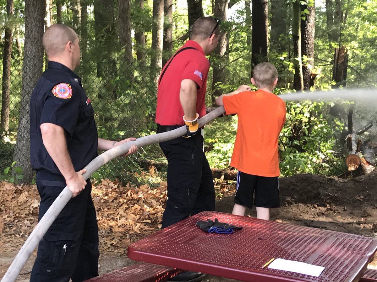 plainvillefd's tweet photo. 16 members volunteering for Career Day at the Wood School in Plainville. Showing the different aspects of being a firefighter. #plainvilleFD https://t.co/7RykNAr5rT