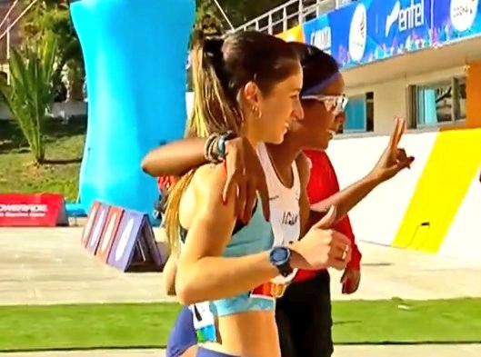Felicitaciones!!! <a href="/deborahAthlete/">Deborah Rodriguez</a> <a href="/MariaPiaFM/">Maria Pia Fernandez OLY</a> 
Oro y bronce en 800m y la alegría de la recompensa al trabajo y el compromiso
Dos medallas más para celebrar que las mujeres de la delegación celeste en Cochabamba hicieron historia de la buena
#JugamosTodos