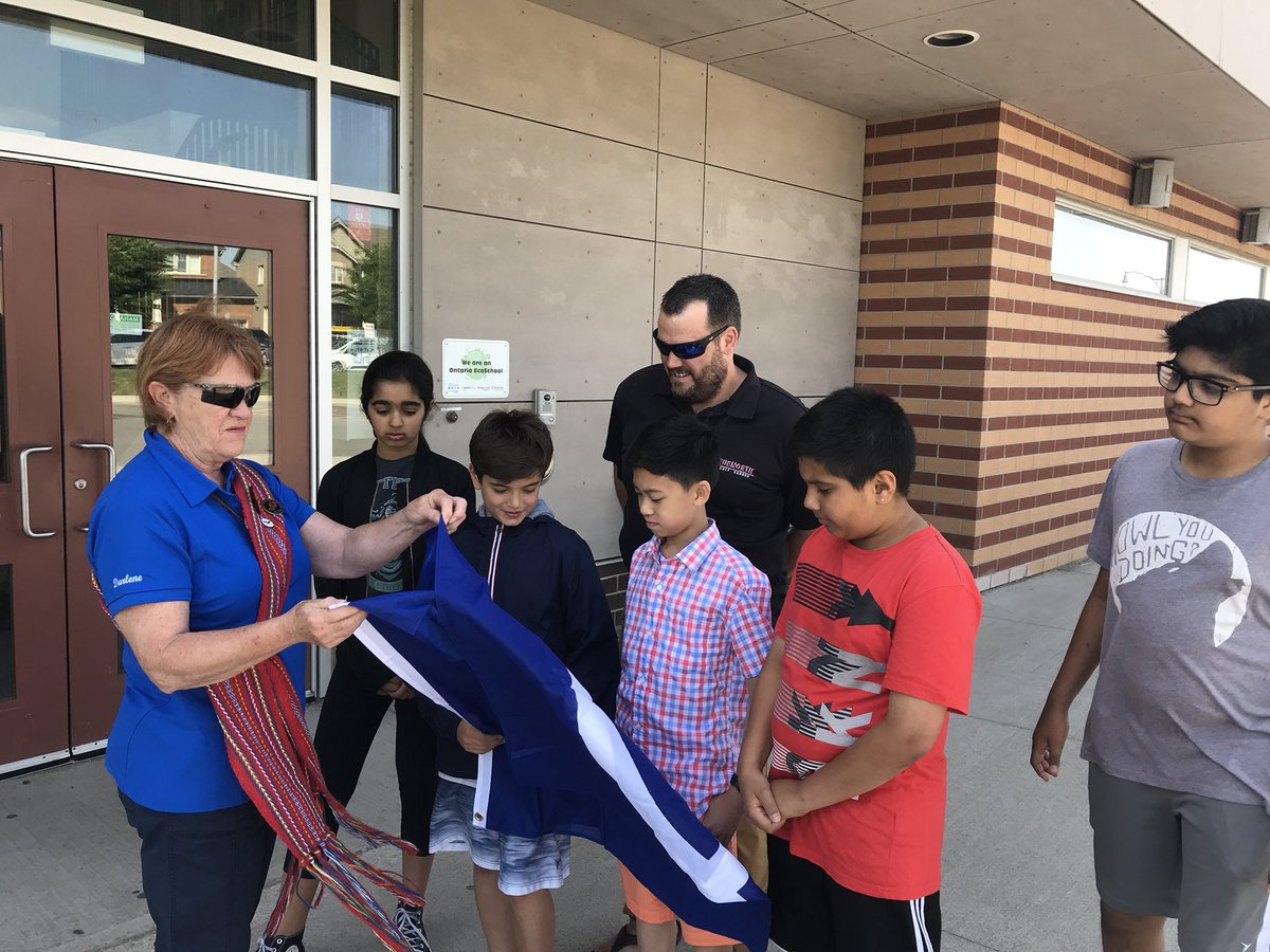 AudreyRaybould's tweet photo. Our sincerest thanks to Darlene from the Credit River Metis Council for presenting @Brad_Teeter @EldoradoPDSB with the Metis flag. Our connection at the #ISCPeel2018 will prove to be a lasting one. @PeelSchools https://t.co/YKKTq6PCEG