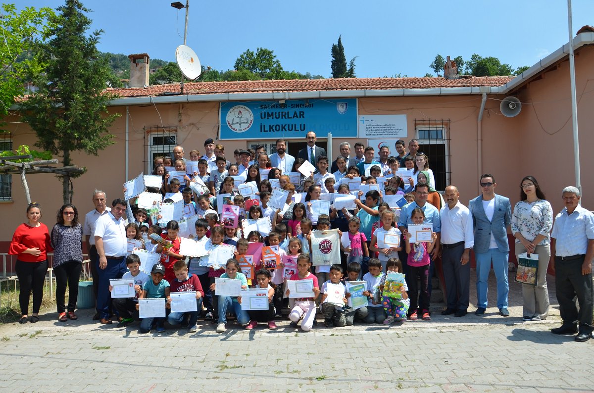 UMURLAR İLKOKULU’NDA 2017 - 2018 EĞİTİM ÖĞRETİM YILI İKİNCİ DÖNEM SONU KARNE DAĞITIM TÖRENİ GERÇEKLEŞTİ
sindirgi.gov.tr/umurlar-ilkoku…