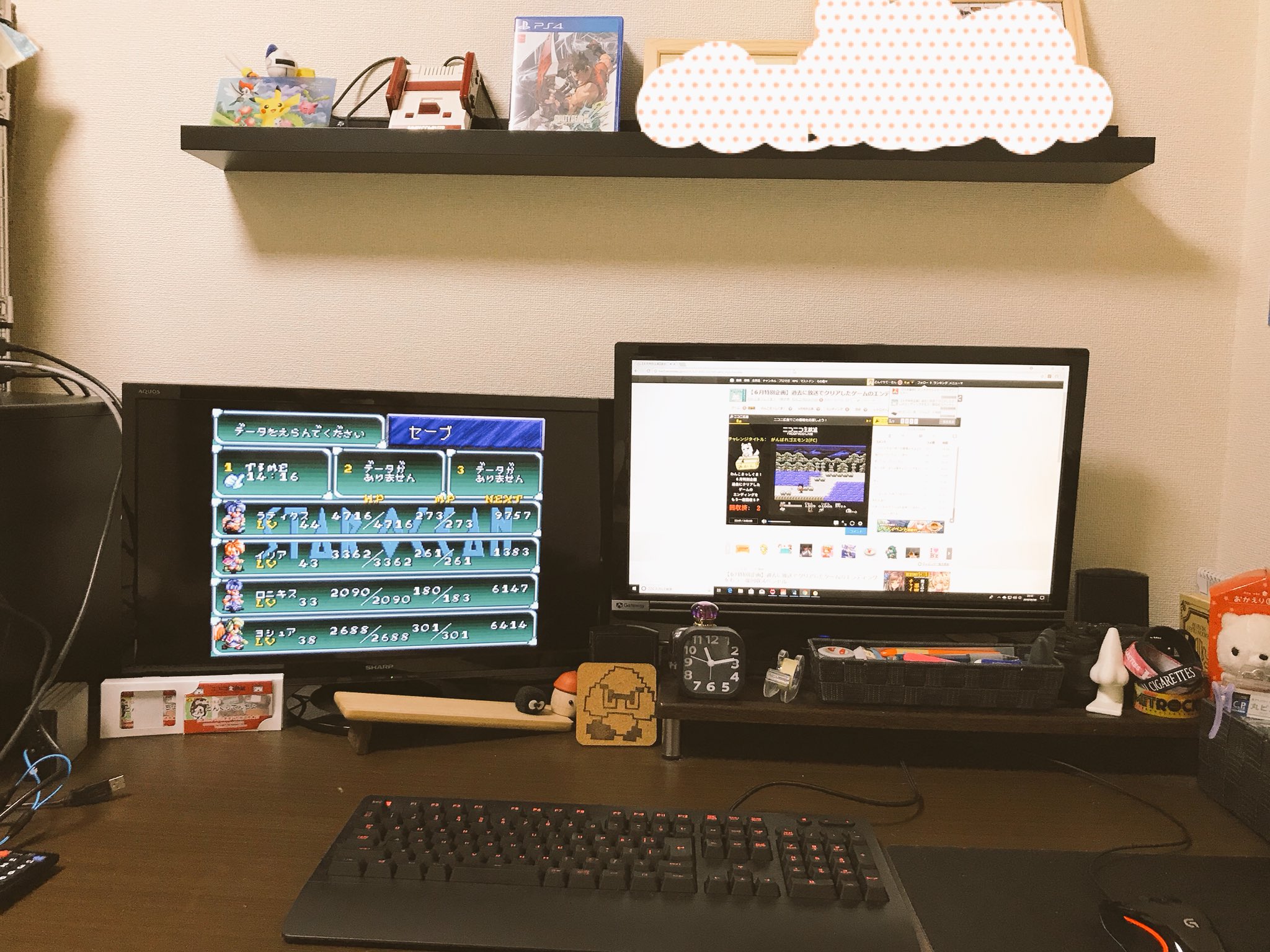 どんぐりてんちょ 初公開ですが 私のpc環境はこんな感じ ニコ生を右のpc画面で見ながら 左のテレビモニターでゲームする これが基本スタンス 放送用に分配もできるので 両モニターにゲーム画面を移すことも可能だし Pc画面を左画面まで伸ばし