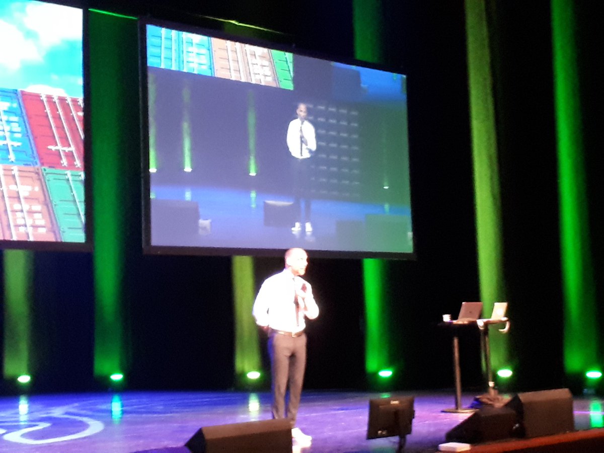 IIANederland's tweet photo. Enorm fascinerende afsluiter van #Richardvanhooijdonk over gave disruptieve innovaties en de risico's van #hacken @iiacongres https://t.co/rDJOlYRXo9