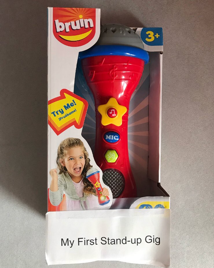 kellythewlis's tweet photo. My sister bought my baby this βMy First Standup Gigβ mic. I love the kid on the box. Sheβs clearly very passionate about her joke premises. βWhat is the deeeaaal with Pre-K? Why not just call it J?β #kidmodels #boxmodels #standup #babycomedy #standupcomedy #mic #babysfirstmic https://t.co/timzIYQ6Tq