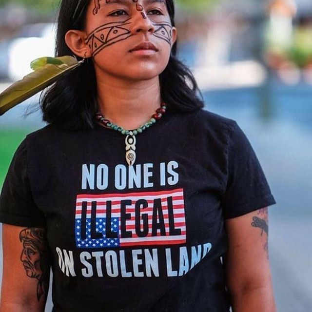 Mindfulosophies's tweet image. I love this picture so much! I ordered the t-shirt the other day. 😊✌️💙
·
·
·
·
·
·
#freedomisfree #herefirst #noborders #weareone #racismsucks  #immigrantswelcome #hypocrisyatitsfinest #resist #immigrantlivesmatter #daca #nativepride #nativelivesmatt… ift.tt/2HzIrAy