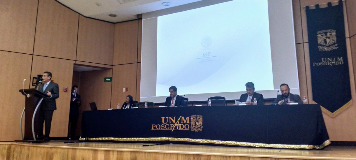 conapsimx's tweet photo. El Dr. Javier Nieto, presidente del @conapsimx inaugura nuestro congreso y reflexiona sobre los retos de la regulación del ejercicio profesional de la #Psicología en México #Conapsi2018 https://t.co/J9V2K7RU3M
