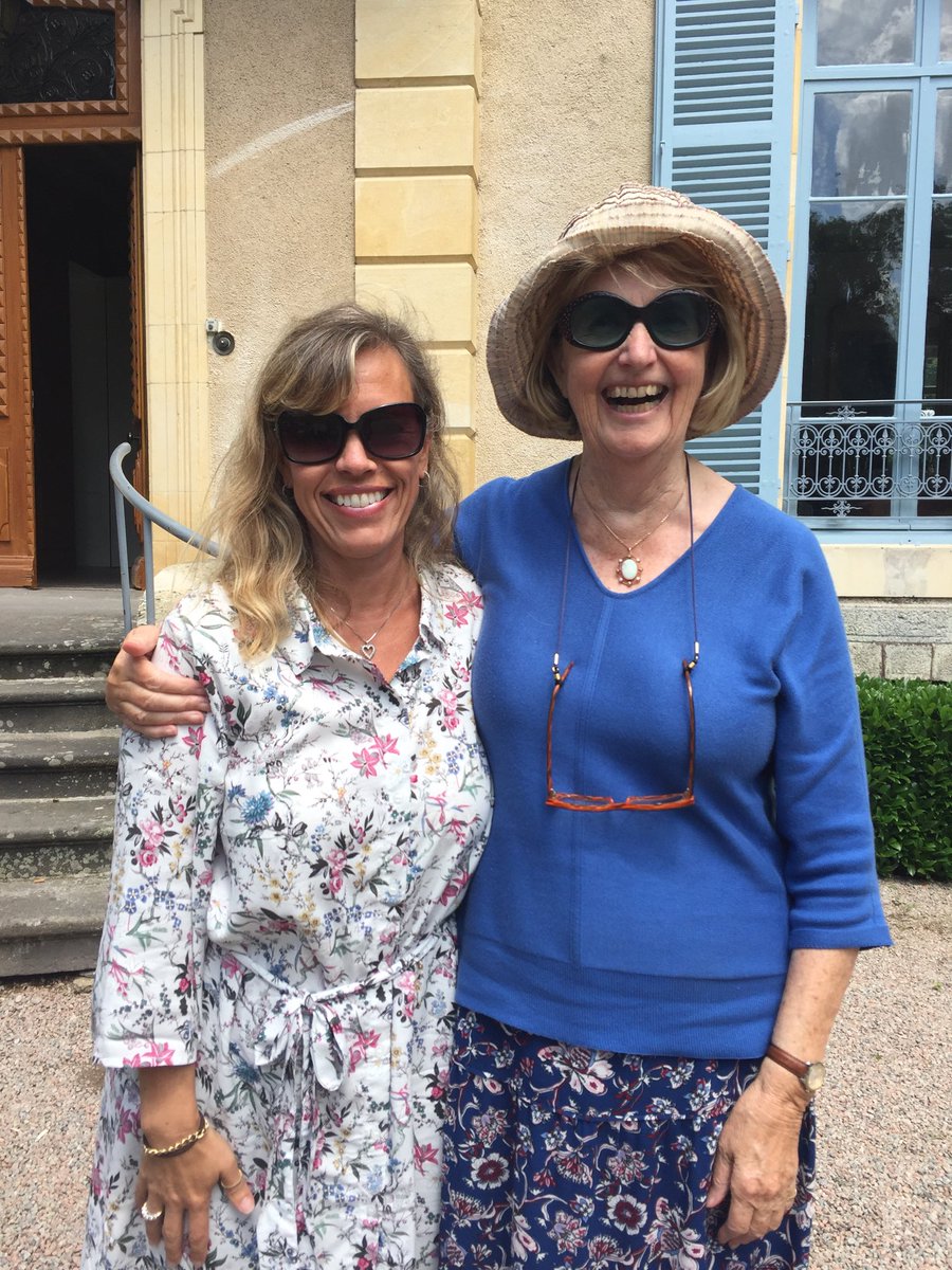 nancyfreund's tweet photo. Two #kcmo #sunsetgirls (‘61 & ‘84) now Swiss international Writers together at a writing retreat in France. Cool, huh? @pembrokehill alumni. #smallworld #kansascityproud https://t.co/A4UZelHmsb