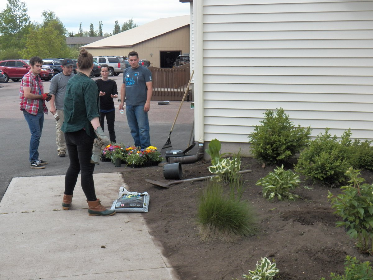 SaintJosephVest's tweet photo. Today is the "United Way Day of Caring" and volunteers from United Way are busy at Vestiaire St-Joseph painting our decks, ramps and stairs as well as working our flower beds and putting beautiful flowers in them. Thank you! Merci! #UWDayofCaring https://t.co/cHRReB3t5W