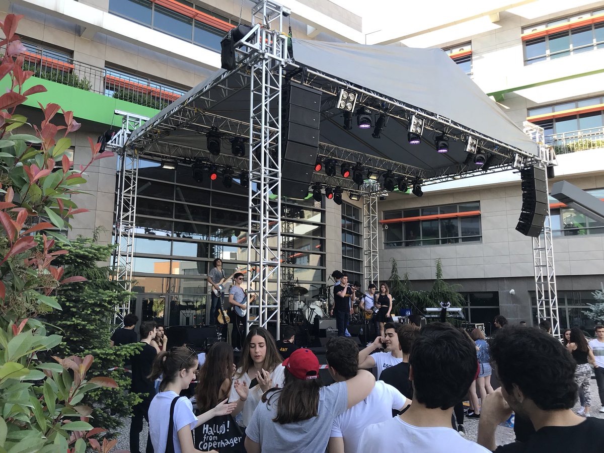 sevamerican's tweet photo. SAC Öğrenci Birliği tarafından organize edilen SACFEST’18 başladı! #sacfest https://t.co/vO1C15a6SX