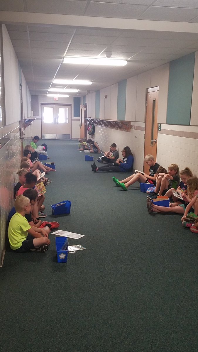 MrRedlin's tweet photo. A new Friday tradition! Lining up the hallways with Reading Buddies #LearningAtKelly https://t.co/ZgKOjjqykI