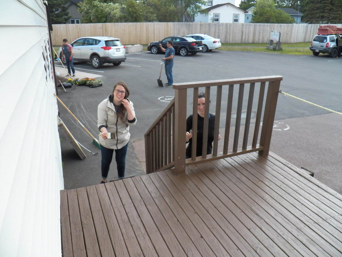 Today is the "United Way Day of Caring" and volunteers from United Way are busy at Vestiaire St-Joseph painting our decks, ramps and stairs as well as working our flower beds and putting beautiful flowers in them. Thank you! Merci! #UWDayofCaring