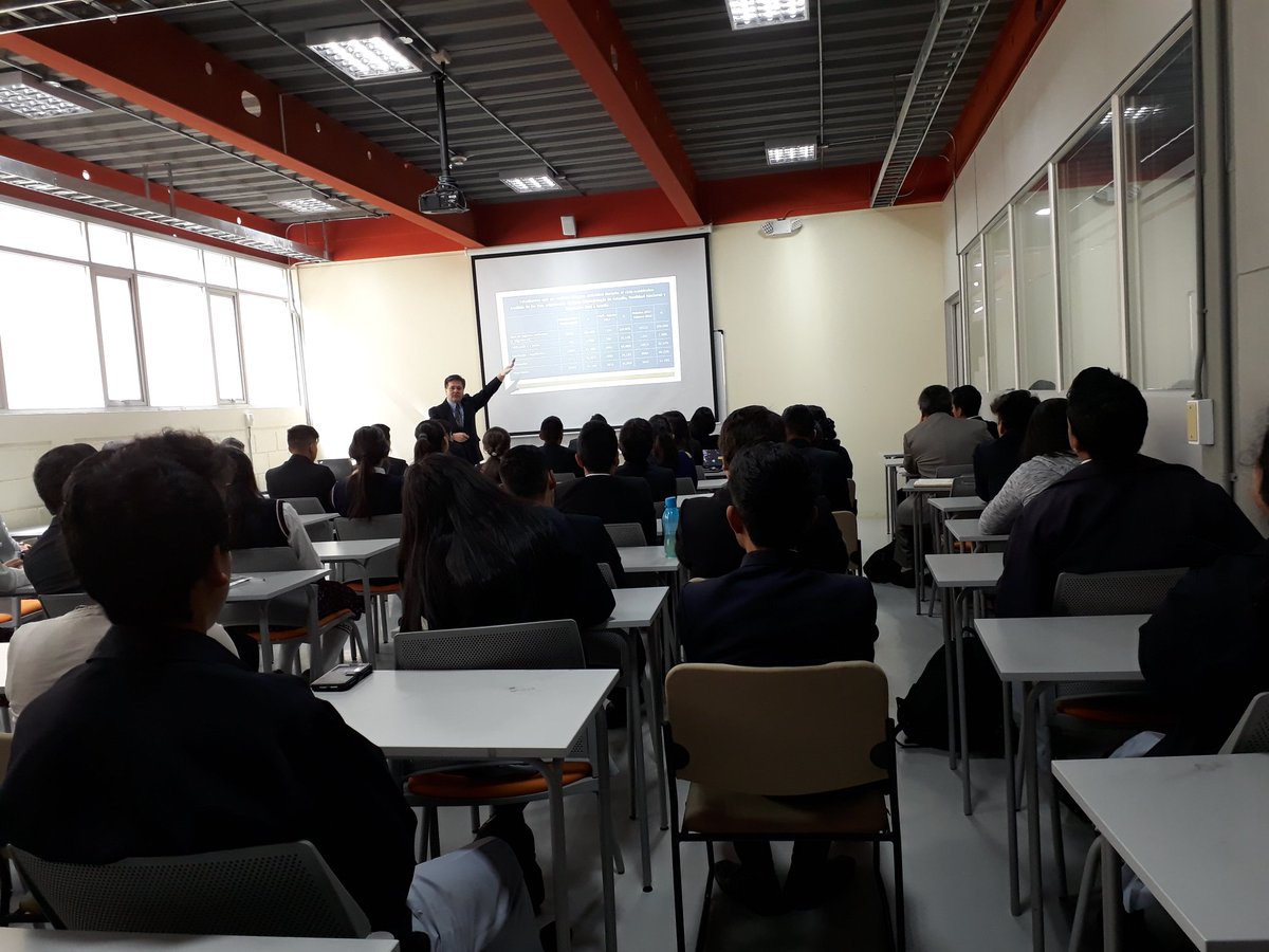 GianeCarrionS's tweet photo. Presencia de estudiantes universitarios, secundarios, docentes y más en la mesa temática "Comunicación, Educación y TIC", casa llena en el #InvestigaUTPL e #InnovaUTPL https://t.co/VFihktAU2S