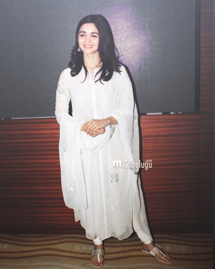 BestOfAlia's tweet photo. beautiful angel @aliaa08 👼🏻❤️💯 https://t.co/RaiGgZPkEY