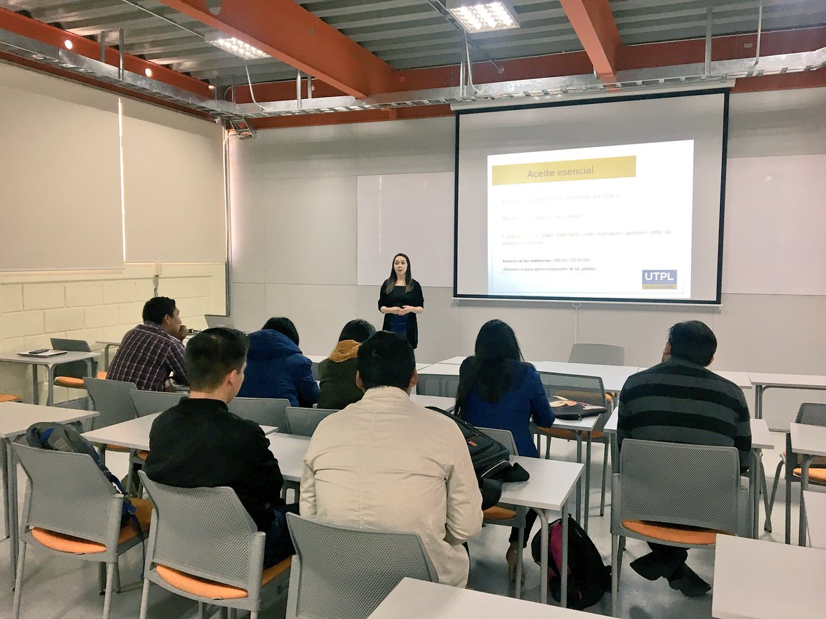 utplinvestiga's tweet photo. “Propiedades de aceite esencial de hierba luisa” es el tema que aborda Paola Astudillo en mesa del VII #InvestigaUTPL y II #InnovaUTPL https://t.co/ZxE4n9IYwn